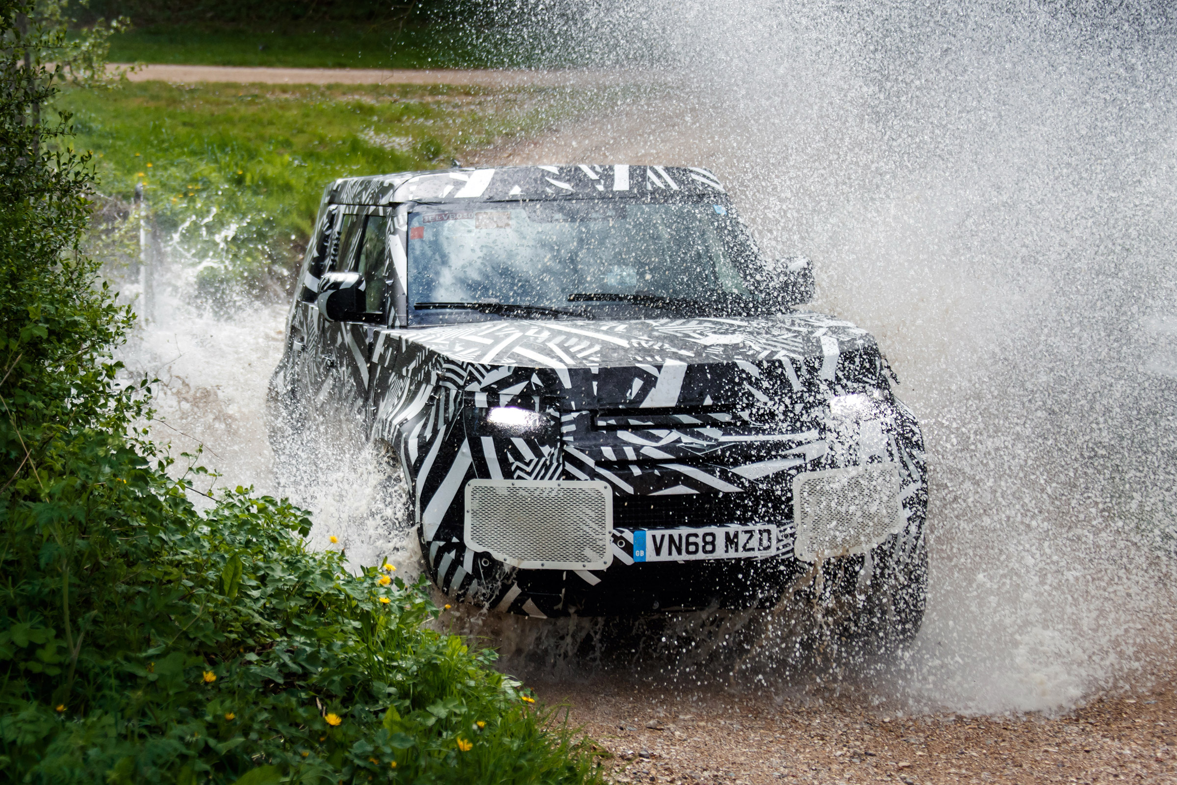 Land Rover Defender - splash