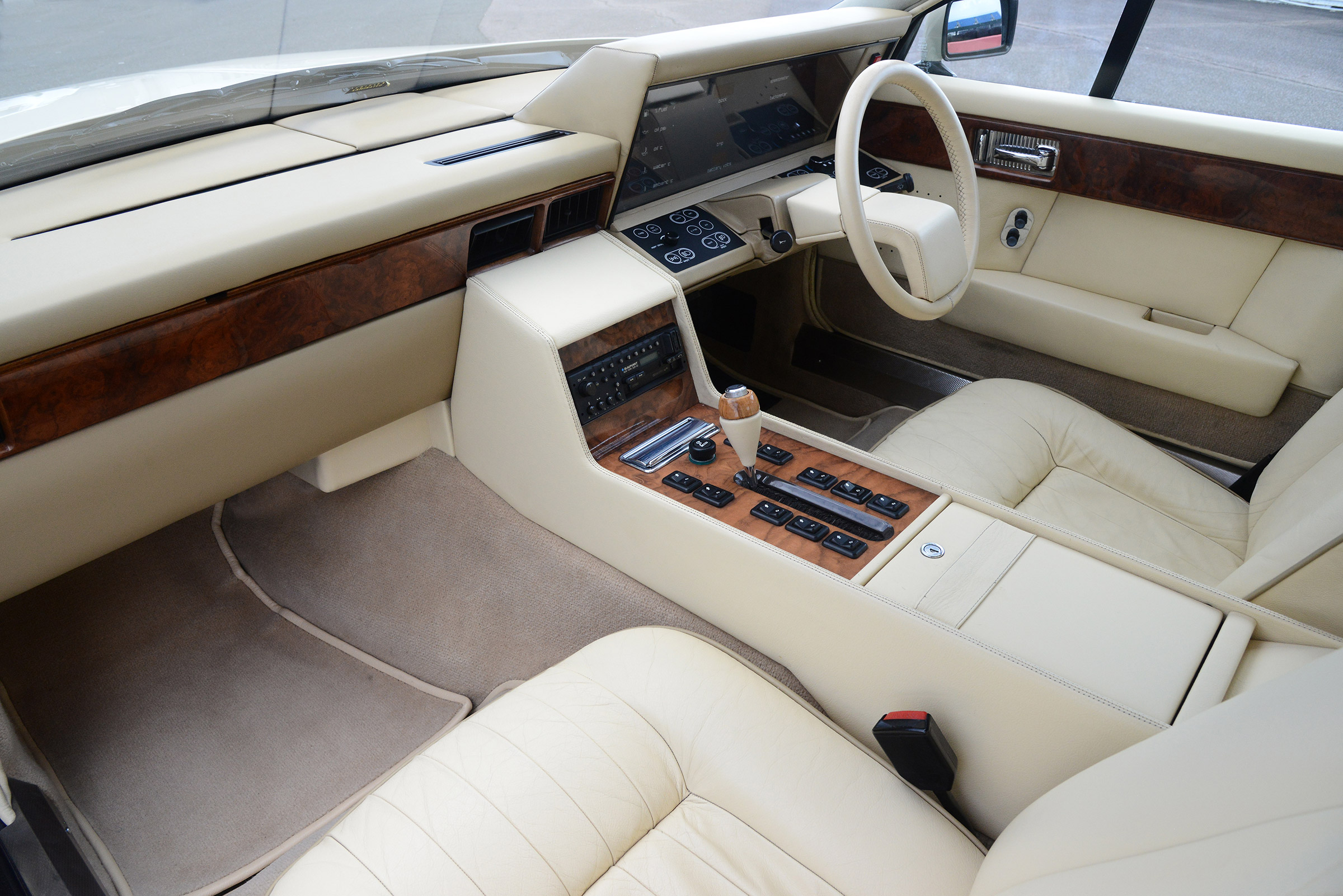 Aston Martin Lagonda - cabin
