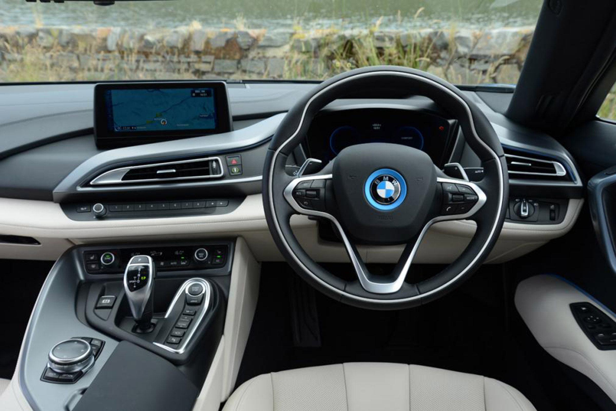 Used BMW i8 - dash