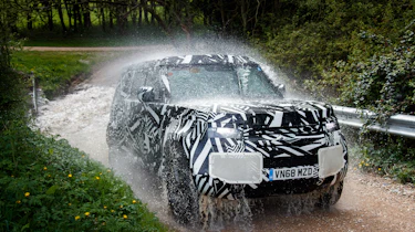 Land Rover Defender - water