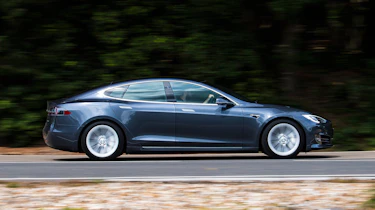 Tesla Model S Long Range - side action