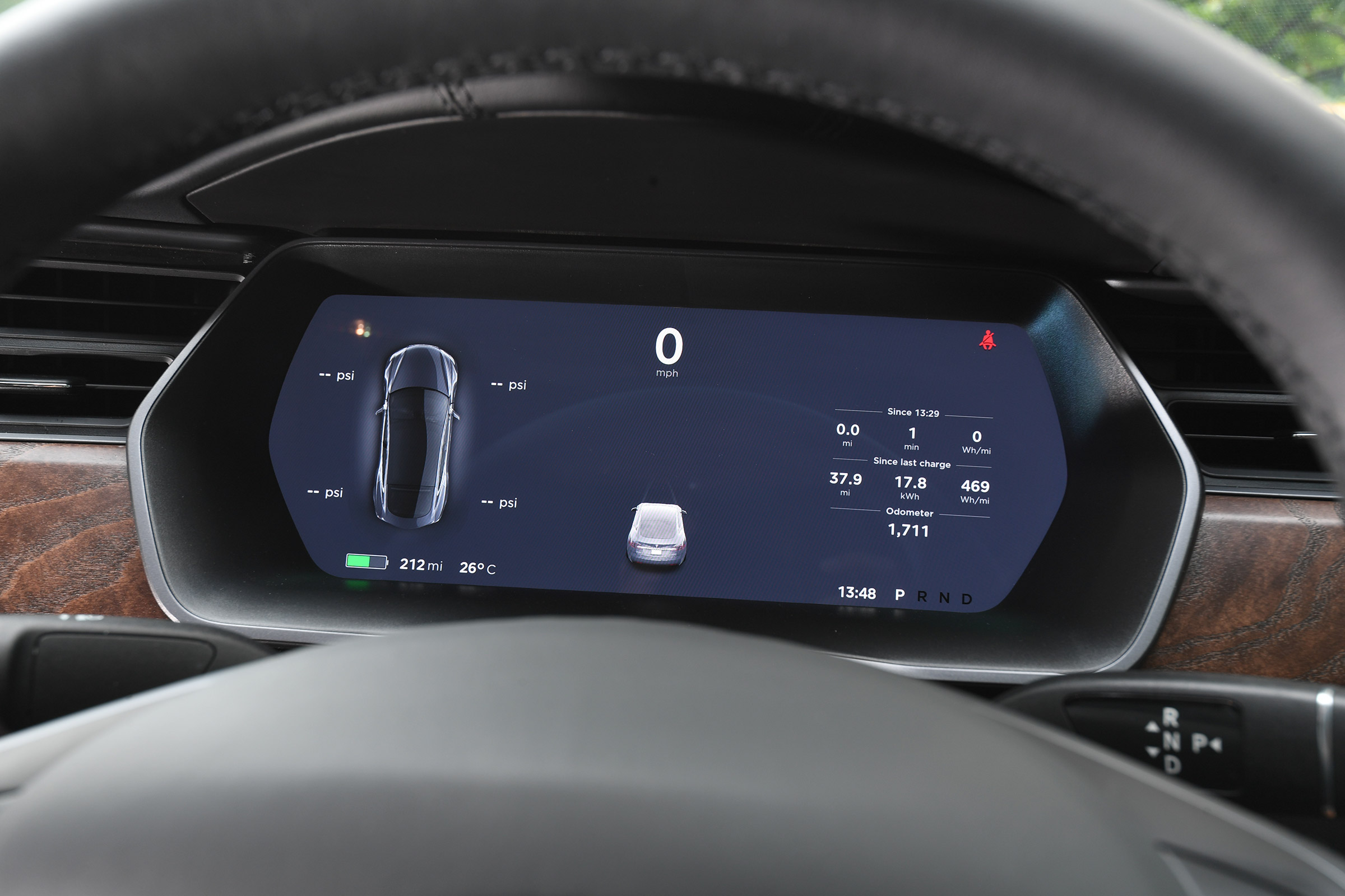 Tesla Model S Long Range - dials