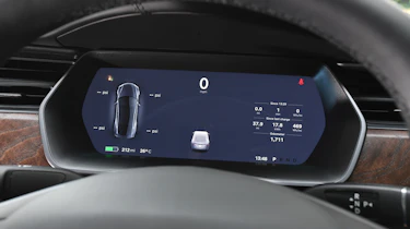 Tesla Model S Long Range - dials