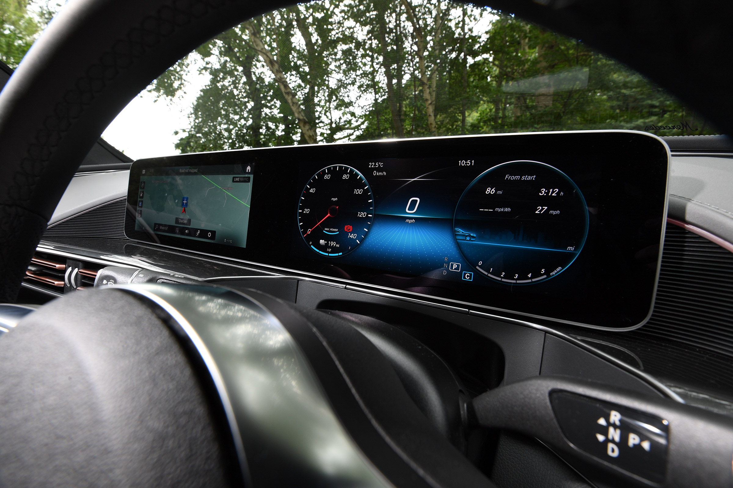 Mercedes EQC - dials