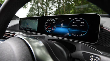 Mercedes EQC - dials