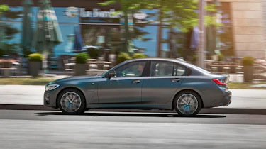 BMW 330e - side
