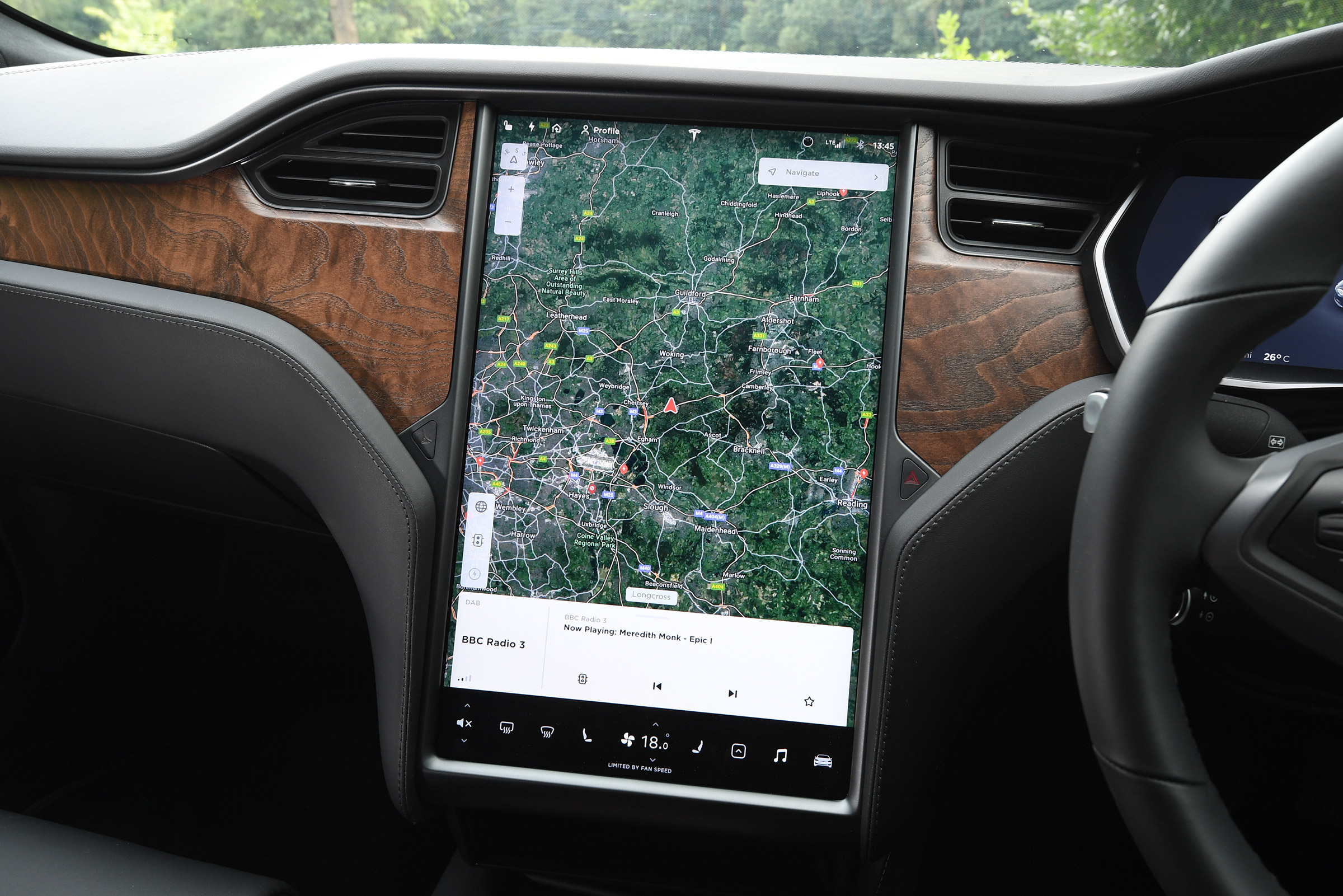 Tesla Model S Long Range - sat-nav