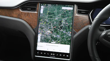 Tesla Model S Long Range - sat-nav