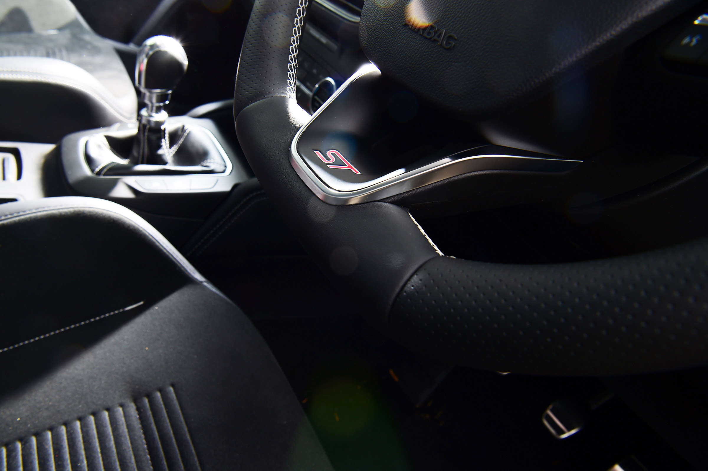 Ford Focus ST Estate - steering wheel detail