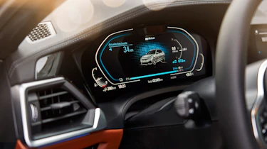 BMW 330e - dials