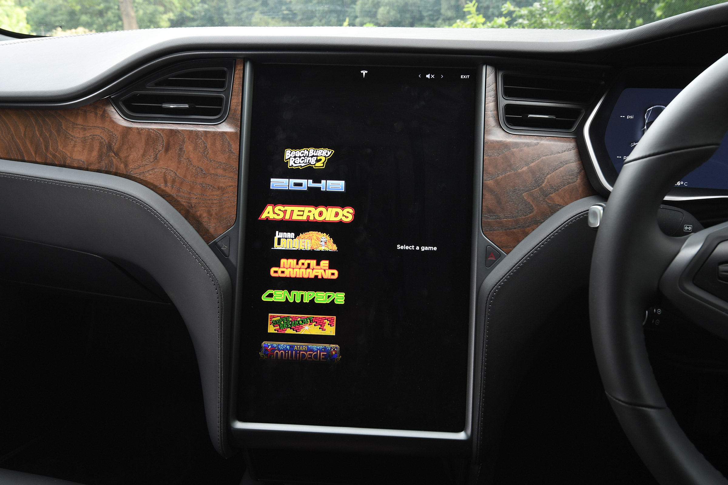 Tesla Model S Long Range - games