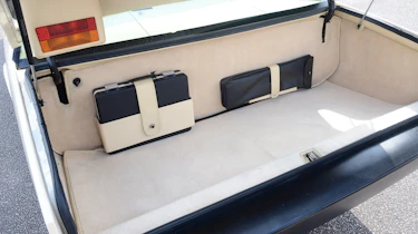 Aston Martin Lagonda - boot