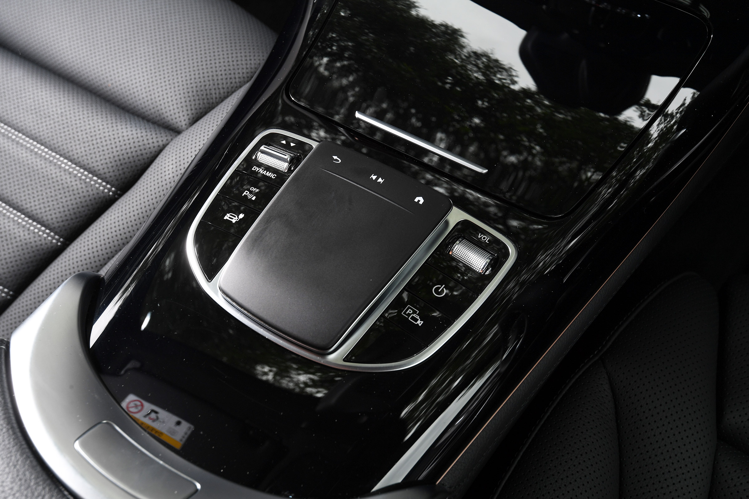 Mercedes EQC - centre console