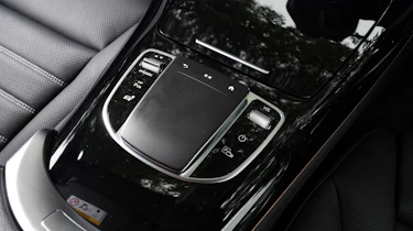 Mercedes EQC - centre console