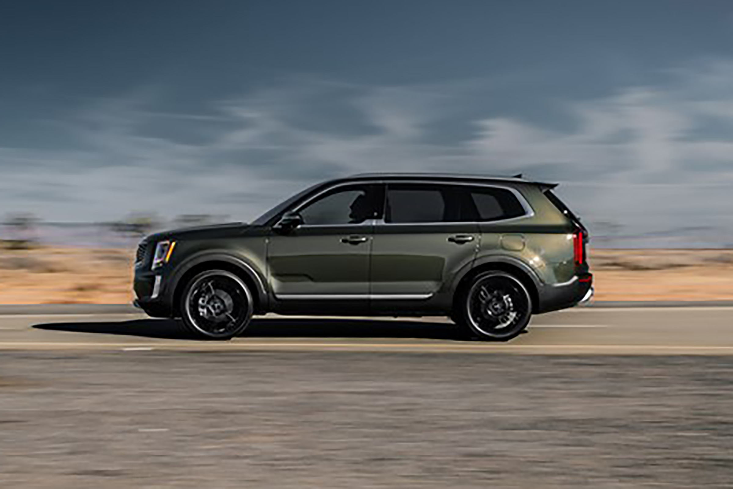 Kia Telluride - side shot
