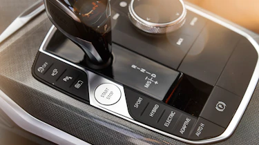 BMW 330e - centre console