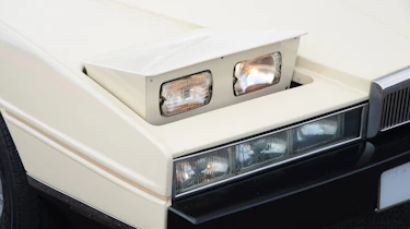 Aston Martin Lagonda - light pop-up