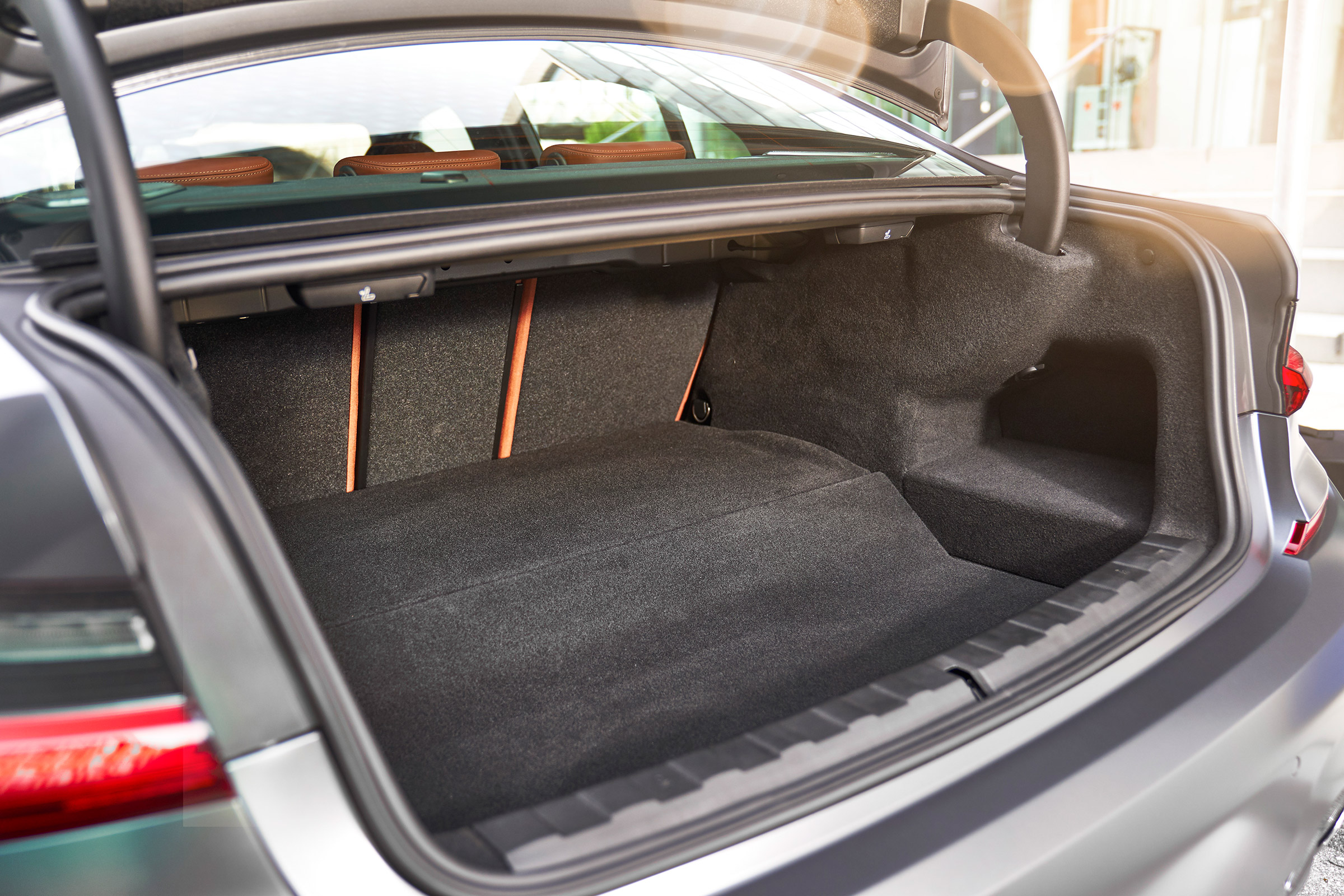 BMW 330e - boot