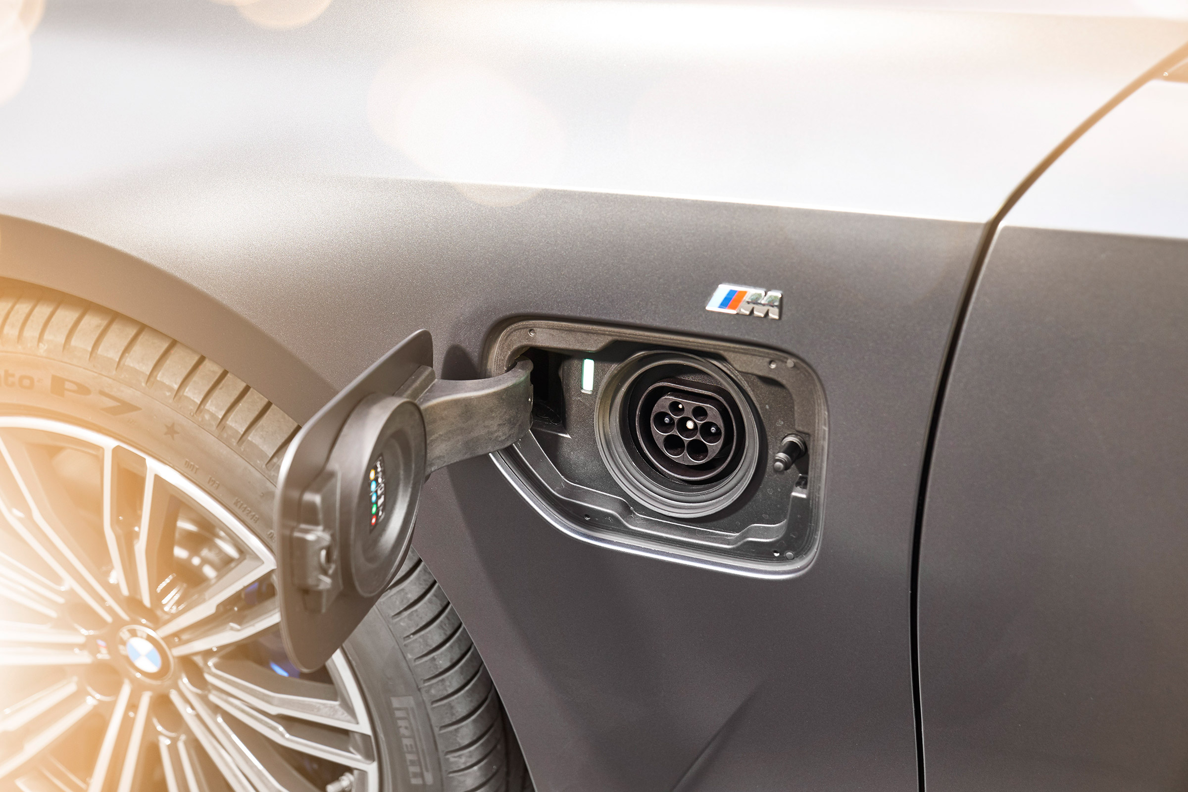 BMW 330e - charging port