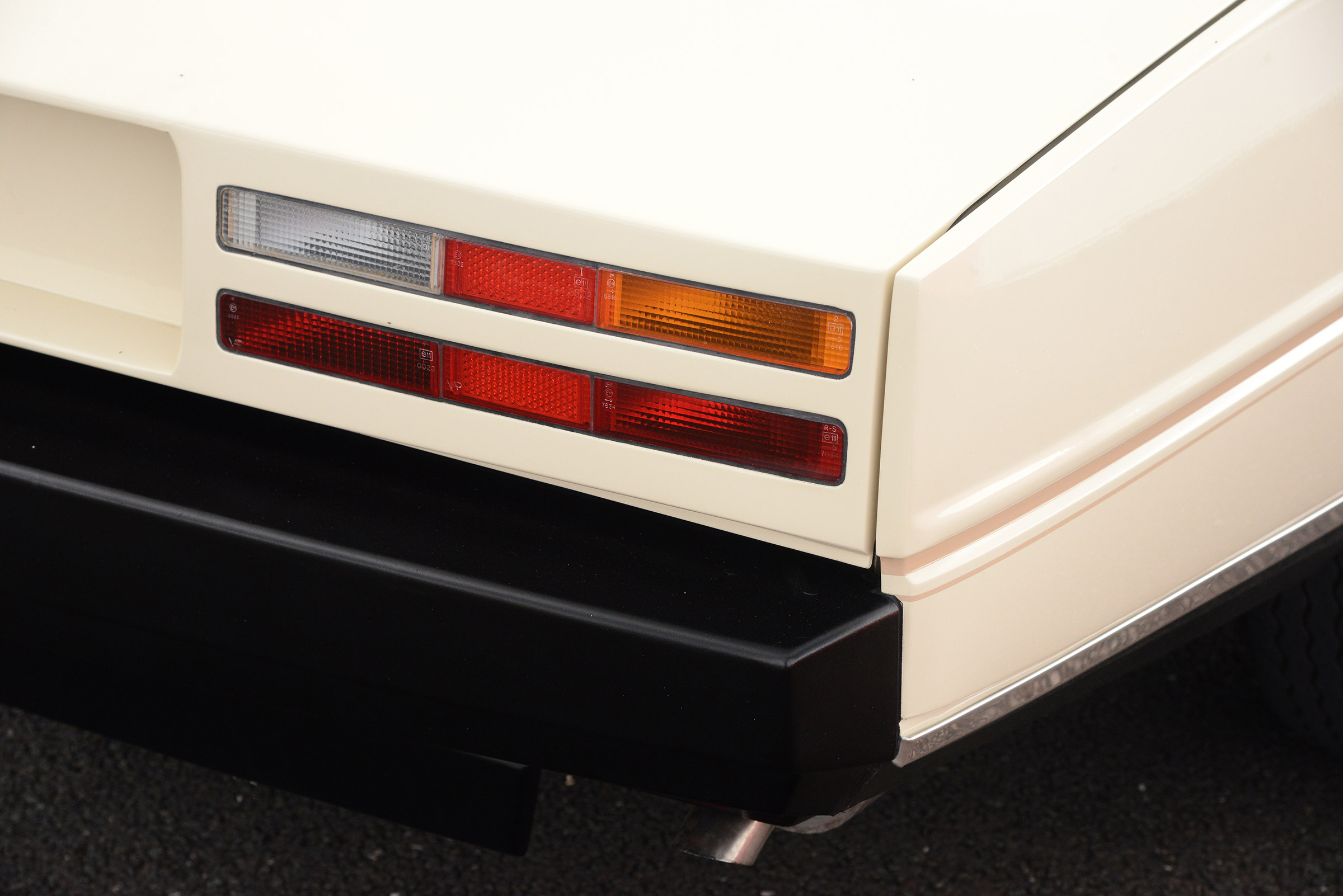 Aston Martin Lagonda - rear lights