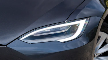 Tesla Model S Long Range - front light