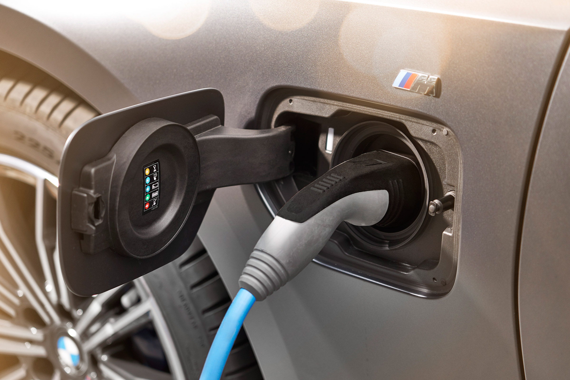 BMW 330e - plugged-in