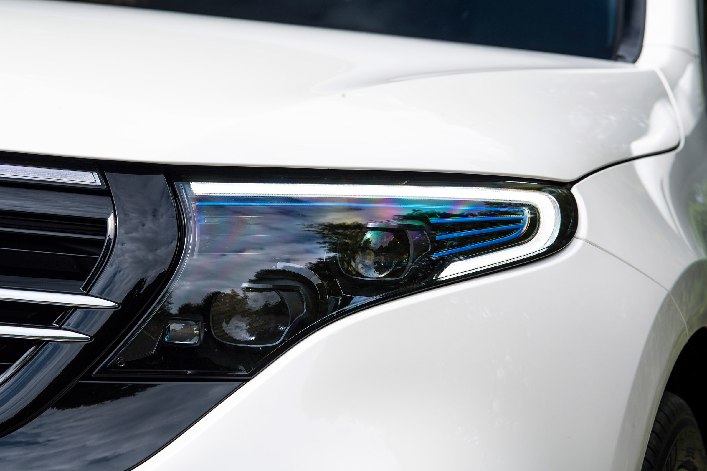 Mercedes EQC - front light