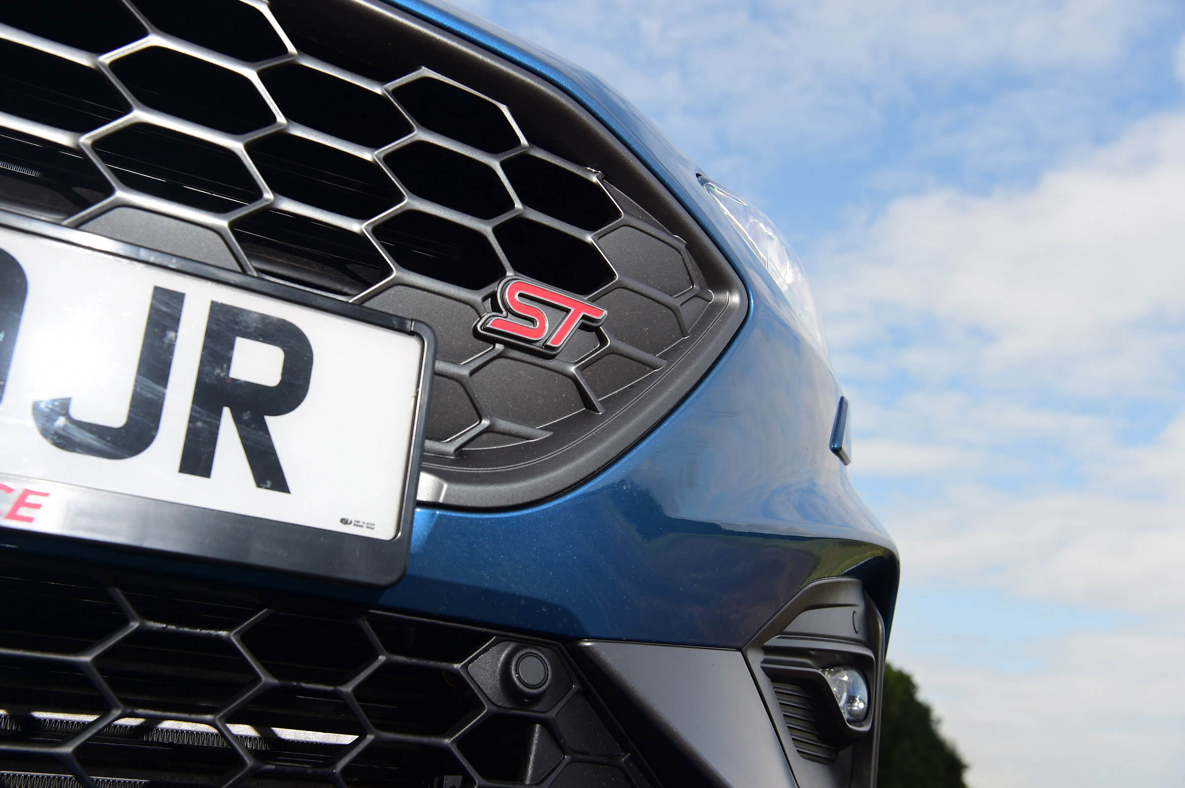 Ford Focus ST Estate - grille