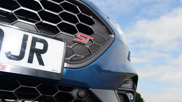 Ford Focus ST Estate - grille