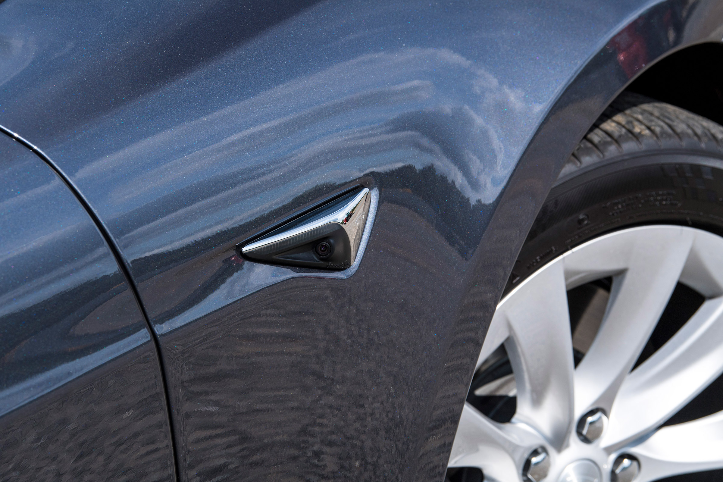 Tesla Model S Long Range - sensor