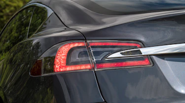 Tesla Model S Long Range - rear light