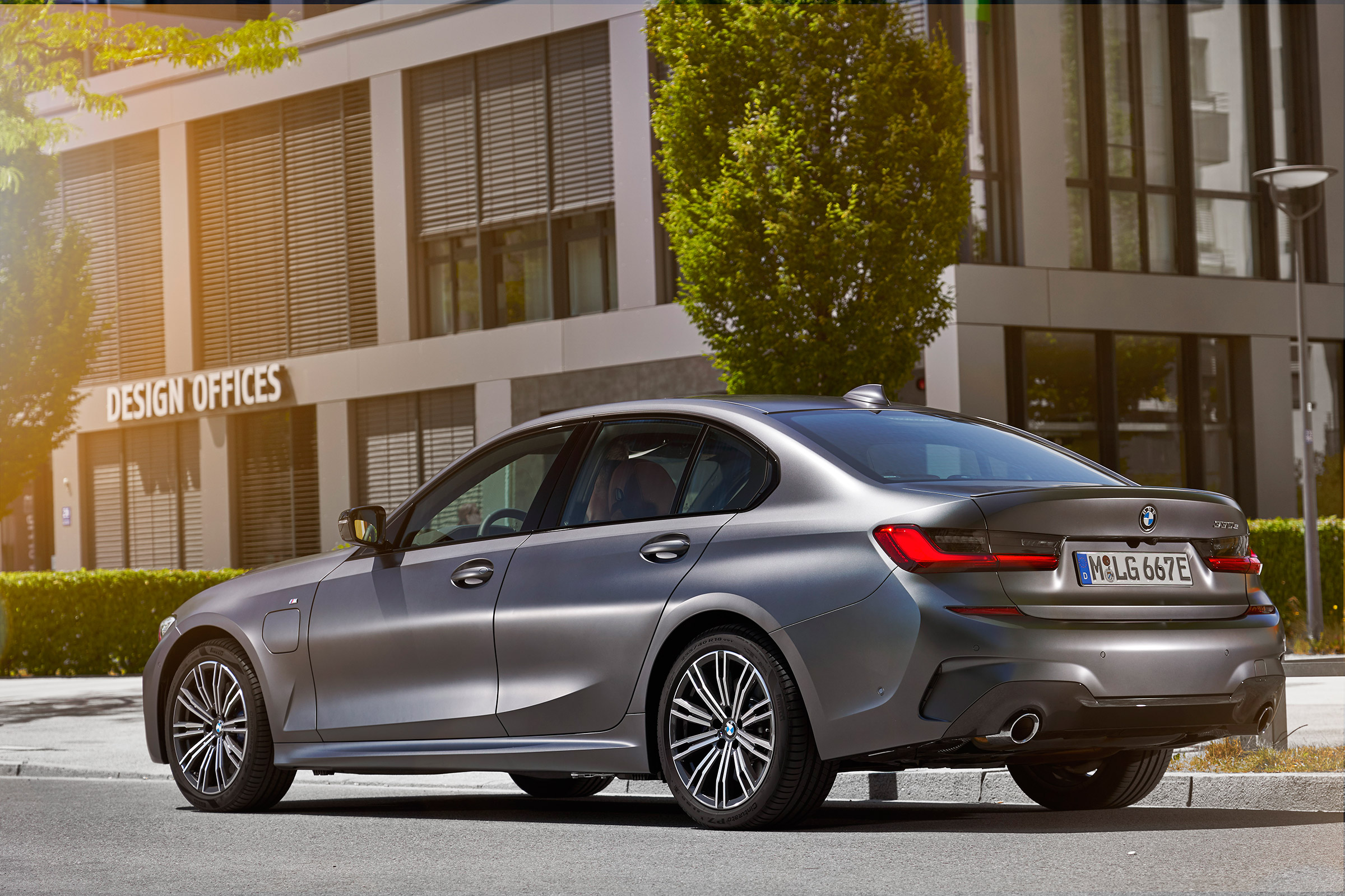 BMW 330e - rear static
