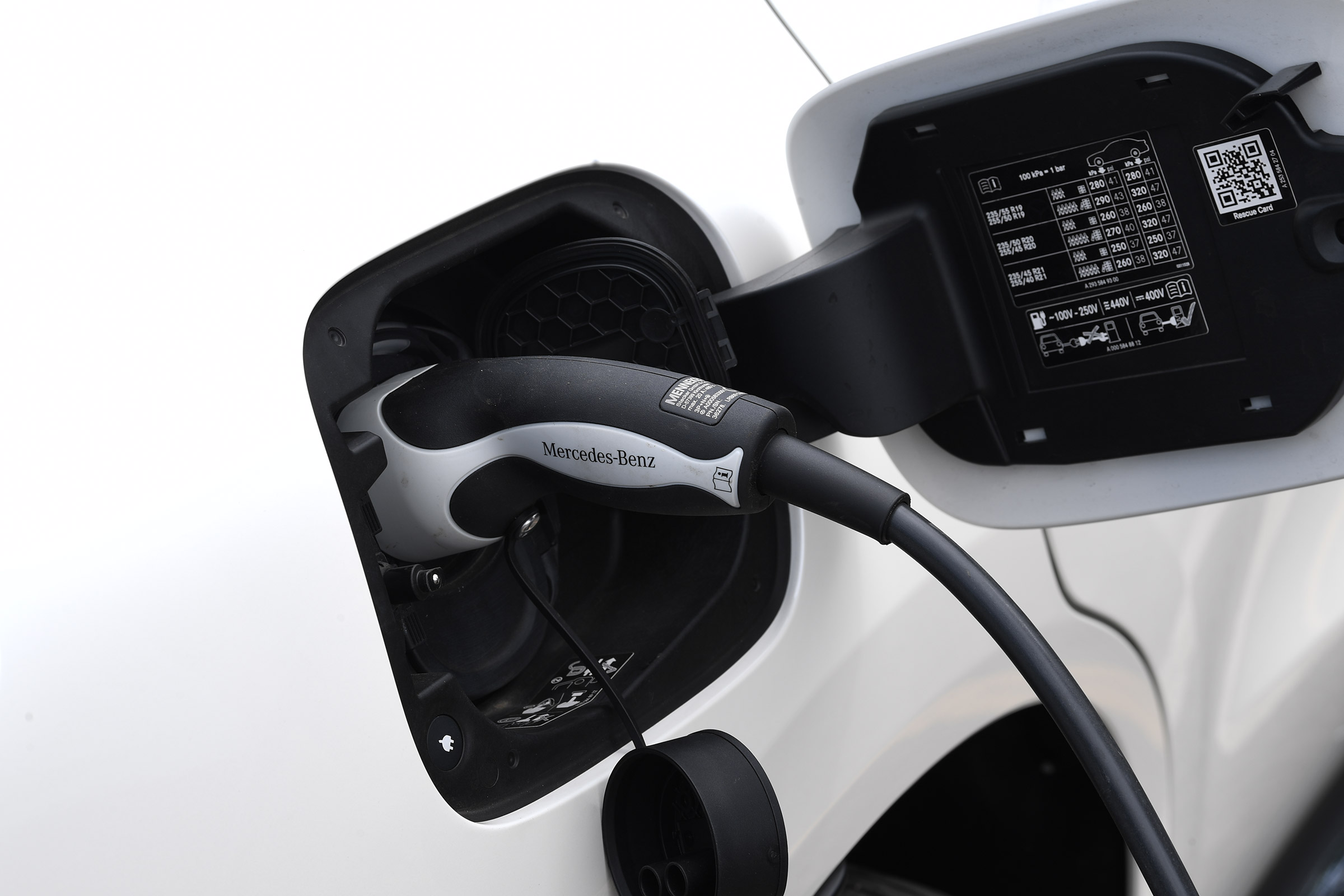 Mercedes EQC - plugged-in