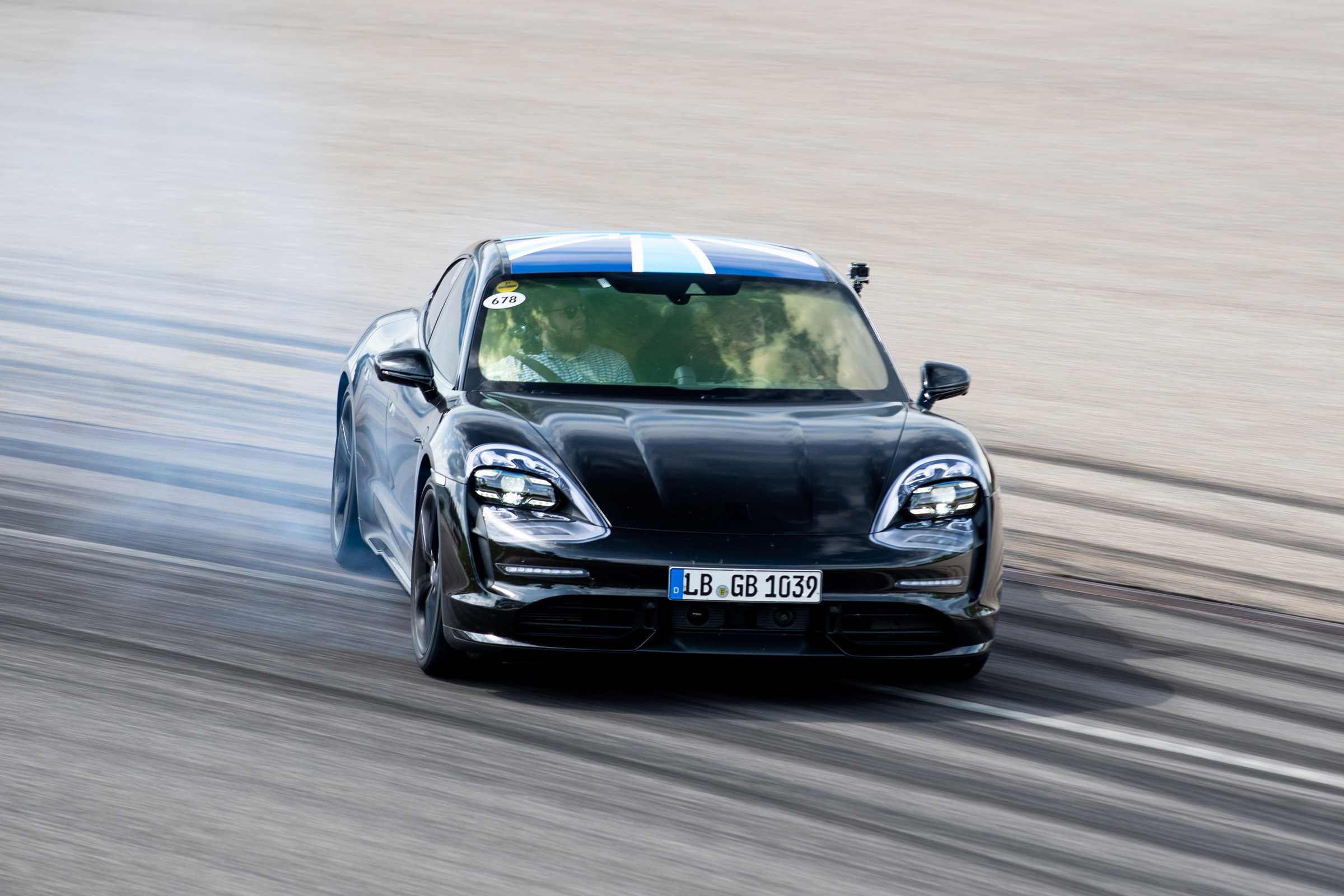 Porsche Taycan - slide