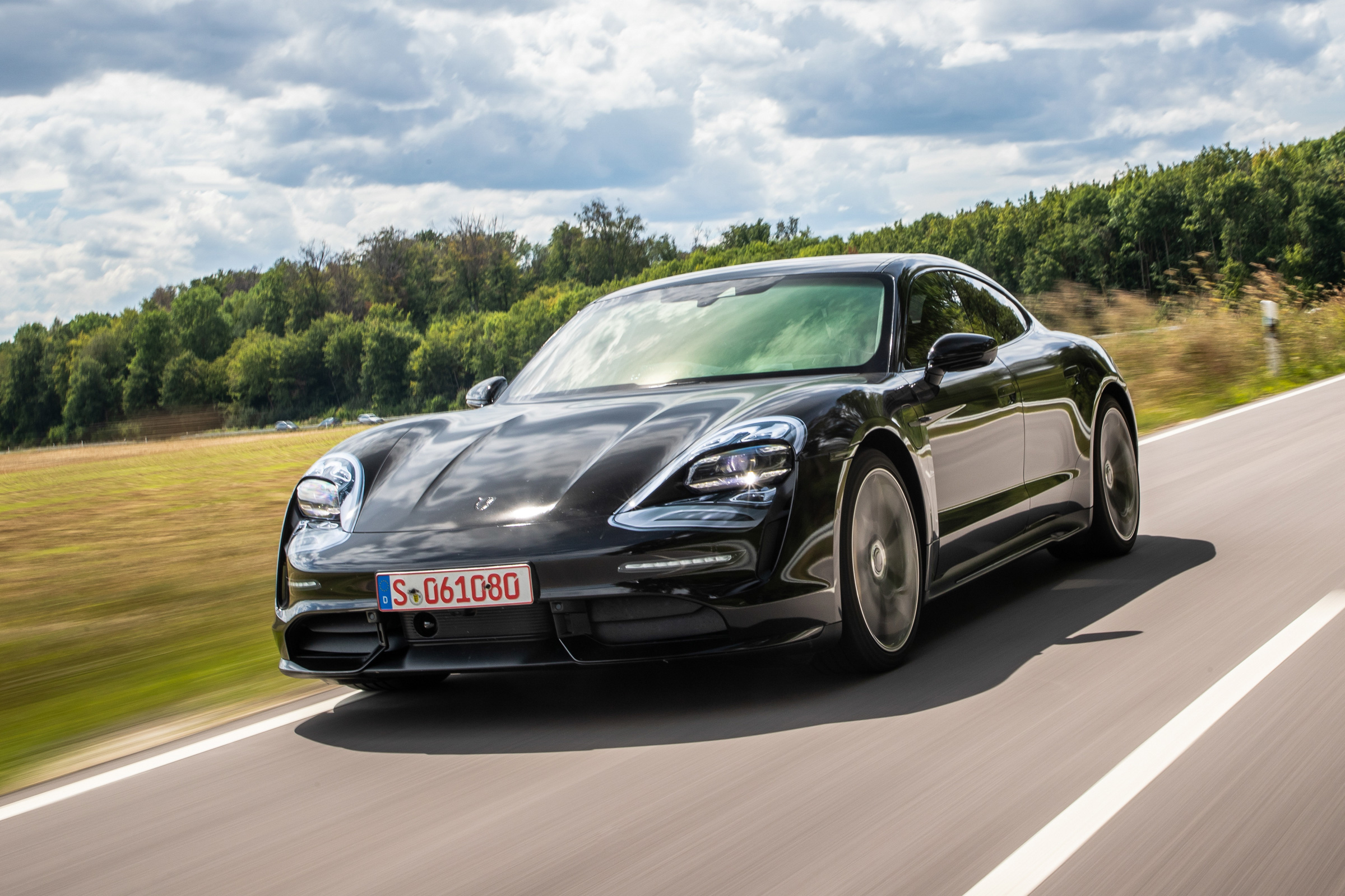 Porsche Taycan - front tracking