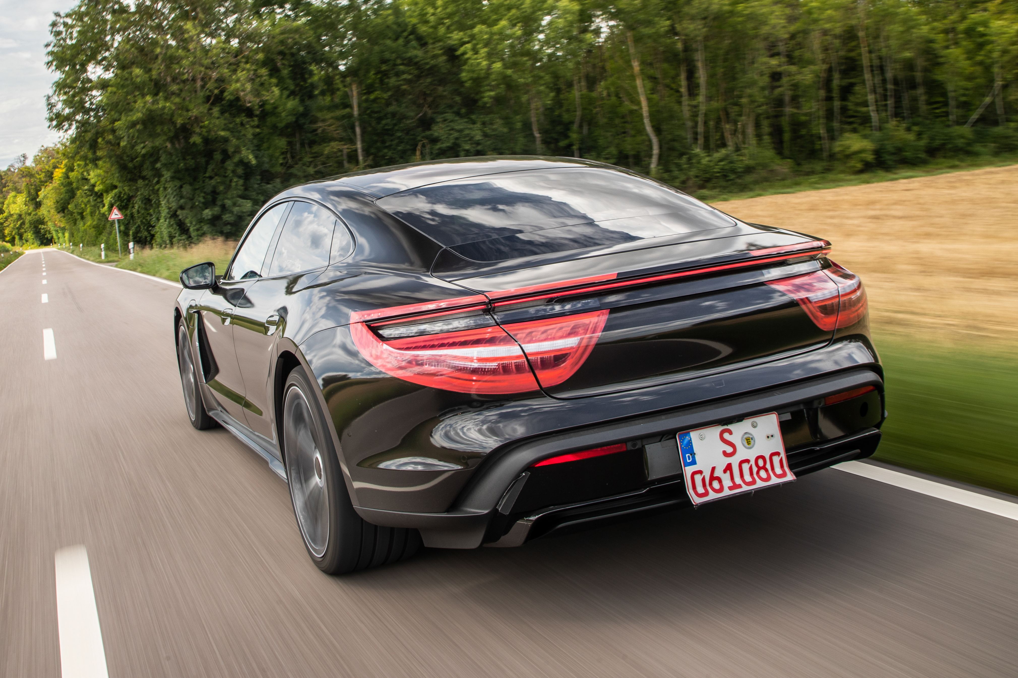 Porsche Taycan - rear tracking