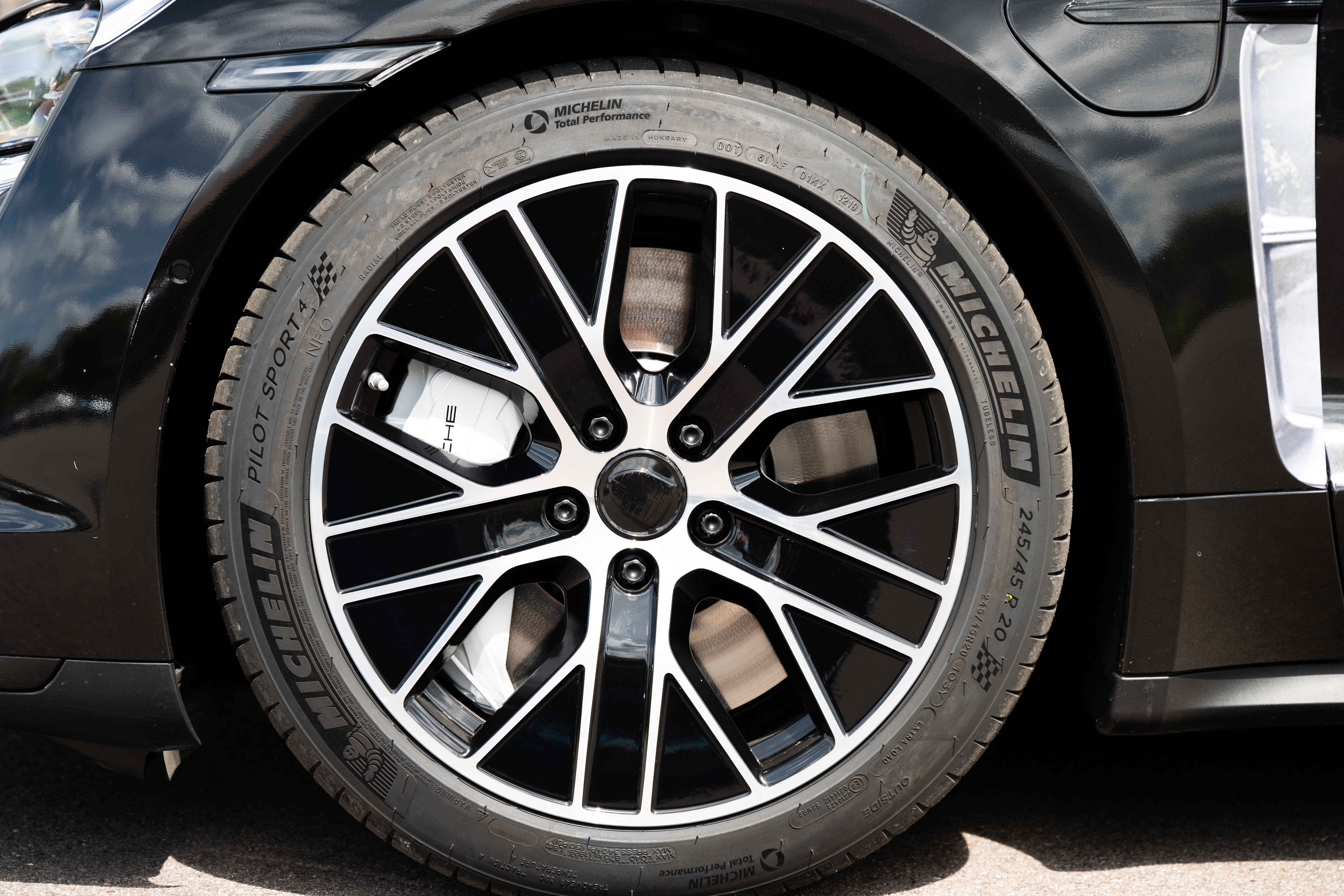 Porsche Taycan - wheel
