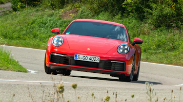 Porsche 911 Carrera - cornering