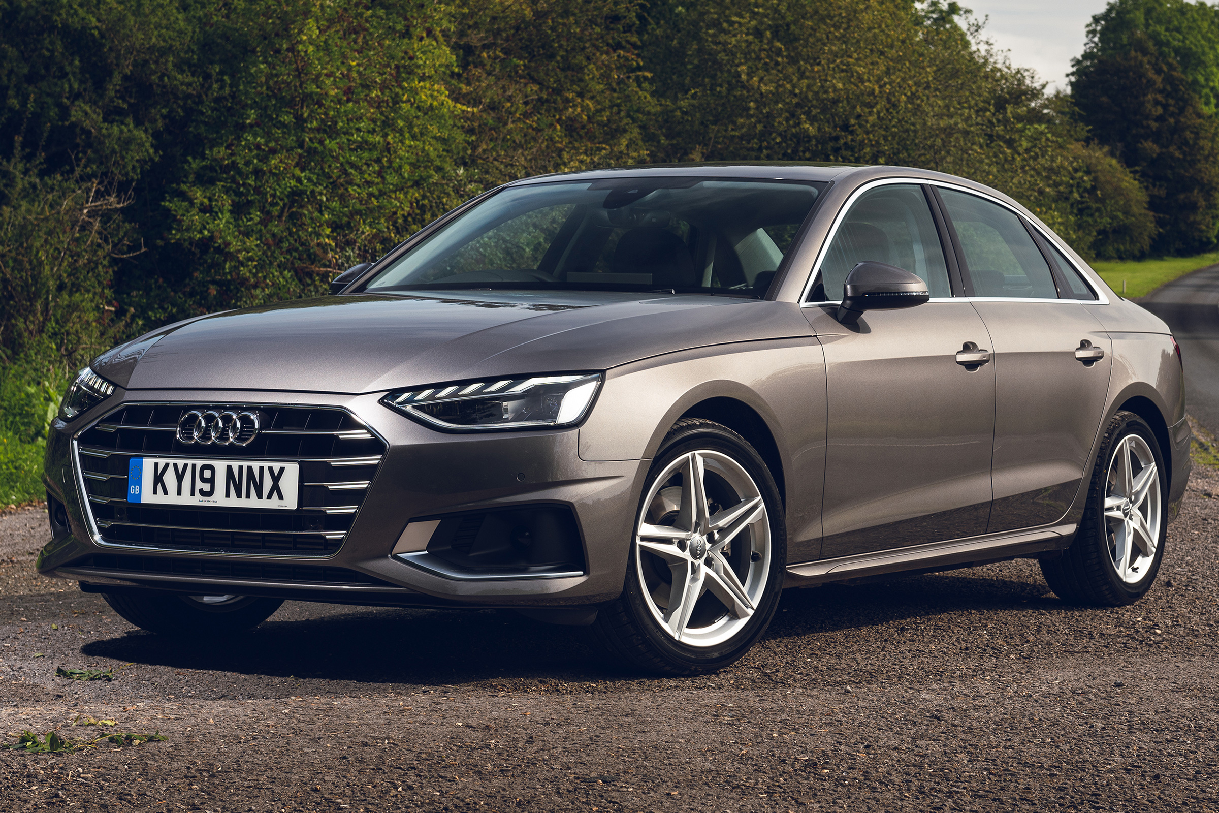 Audi A4 Saloon 35 TFSI S tronic Sport - front 3/4 static