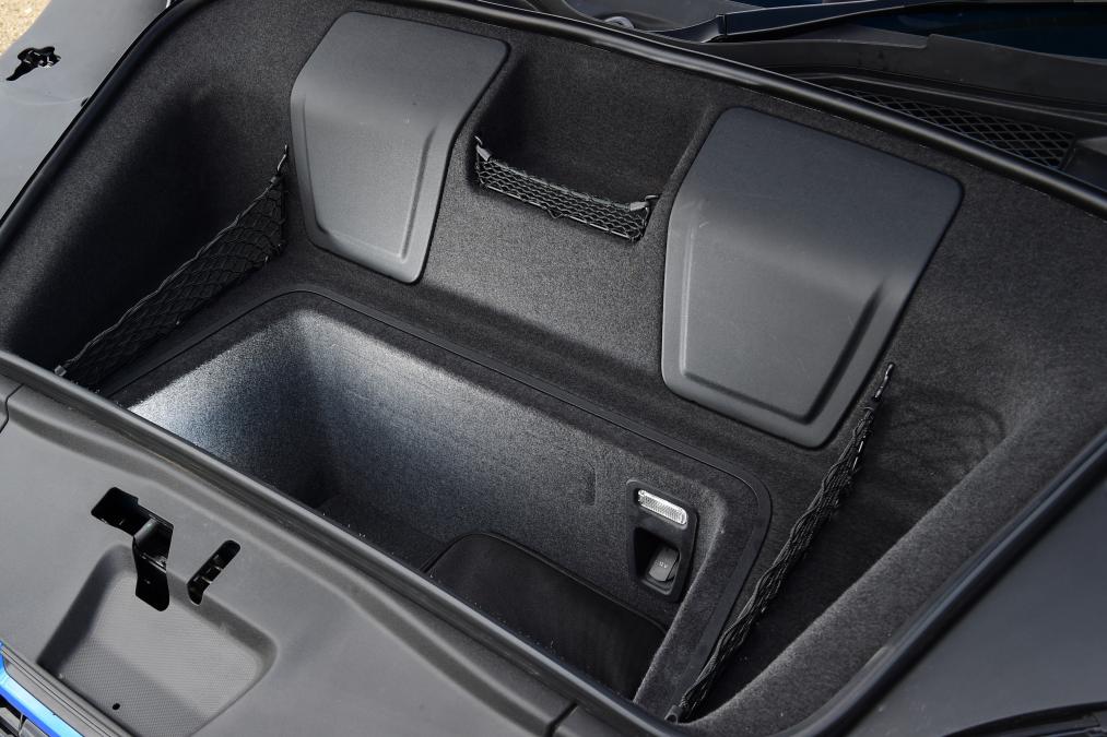 Audi R8 - boot