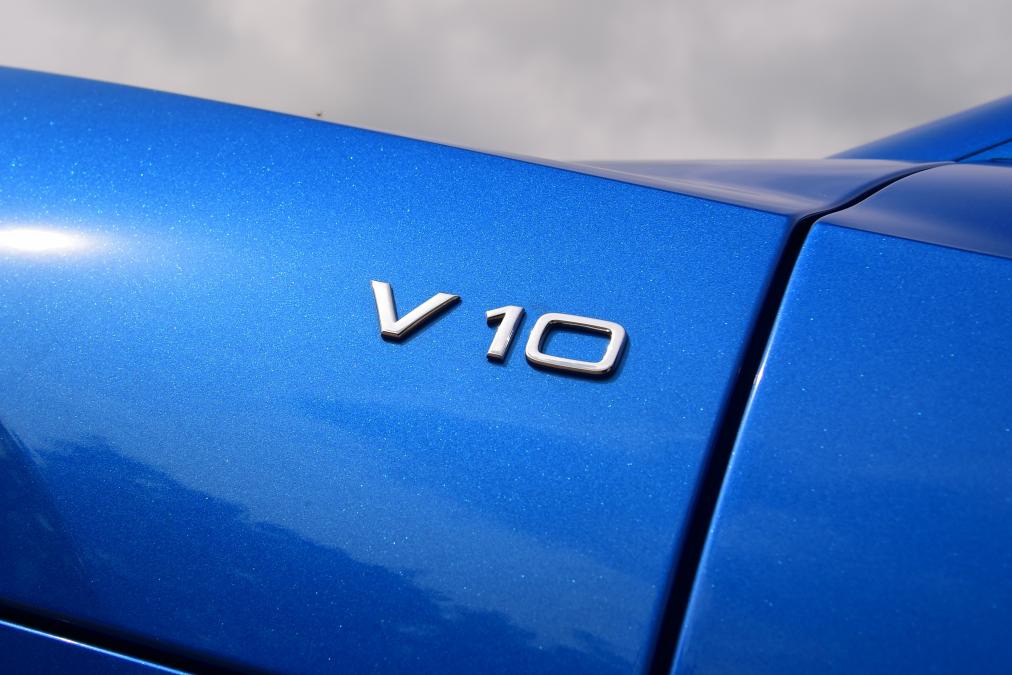 Audi R8 - V10 badge