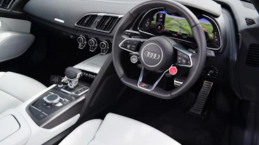 Audi R8 - interior