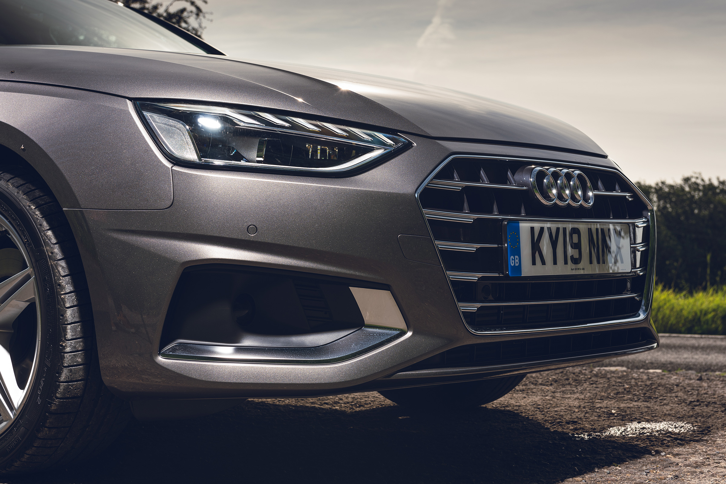Audi A4 Saloon 35 TFSI S tronic Sport - front grille
