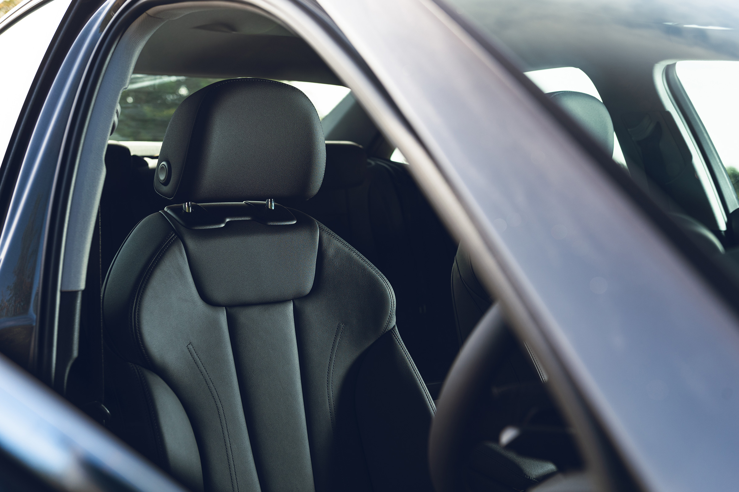 Audi A4 Saloon 35 TFSI S tronic Sport - front seats