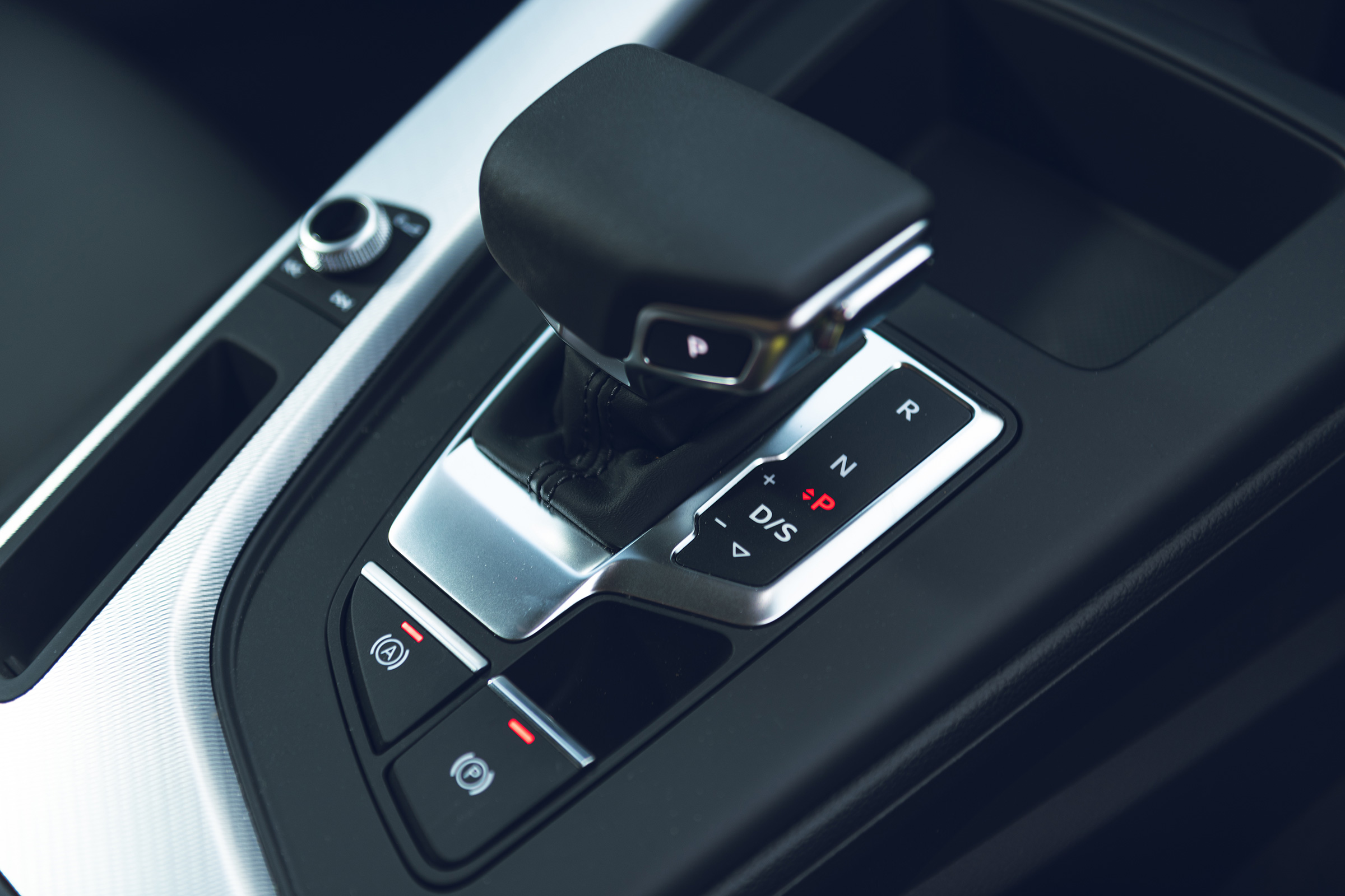 Audi A4 Saloon 35 TFSI S tronic Sport - gearstick