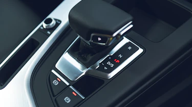 Audi A4 Saloon 35 TFSI S tronic Sport - gearstick