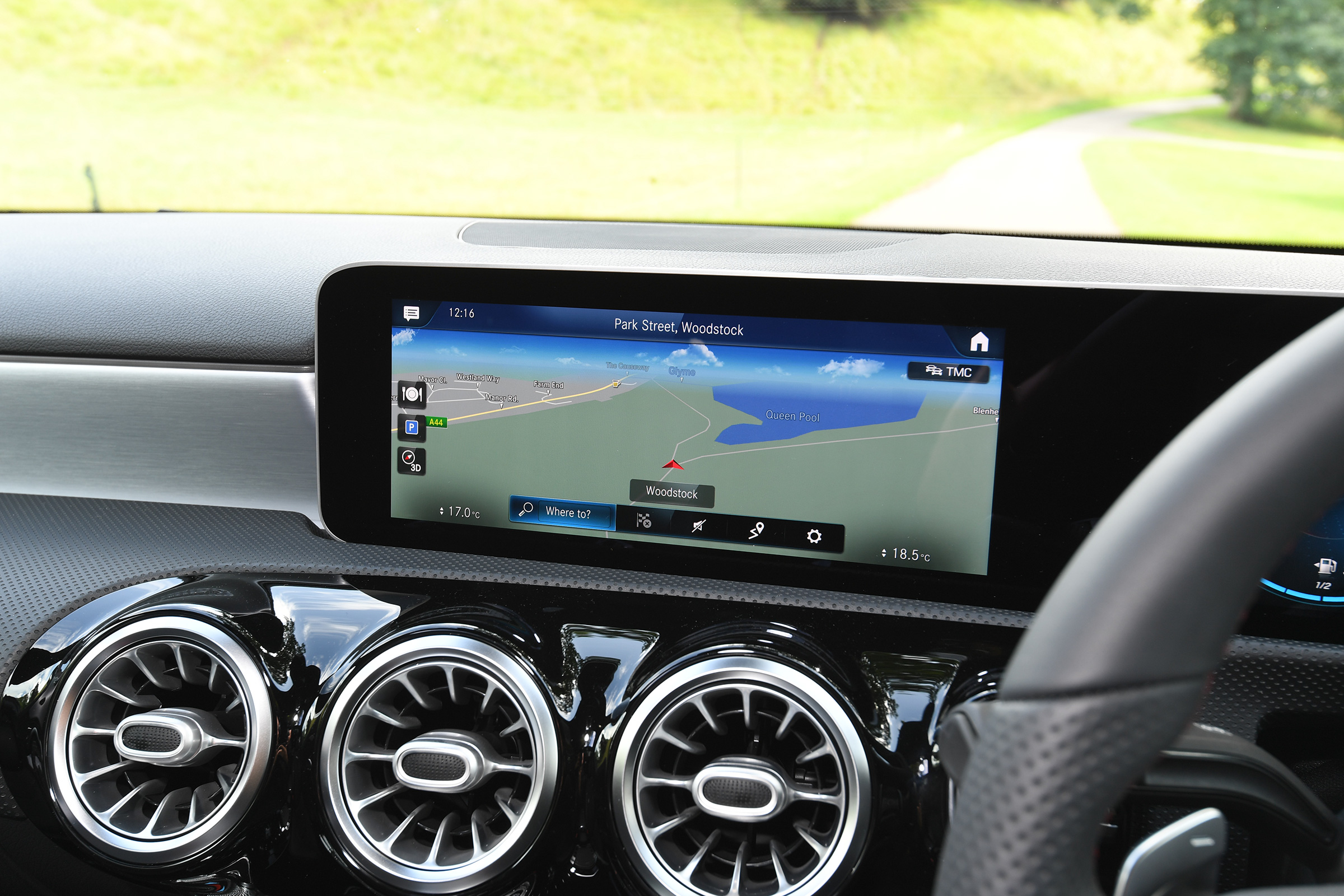Mercedes A 250 Saloon - navigation