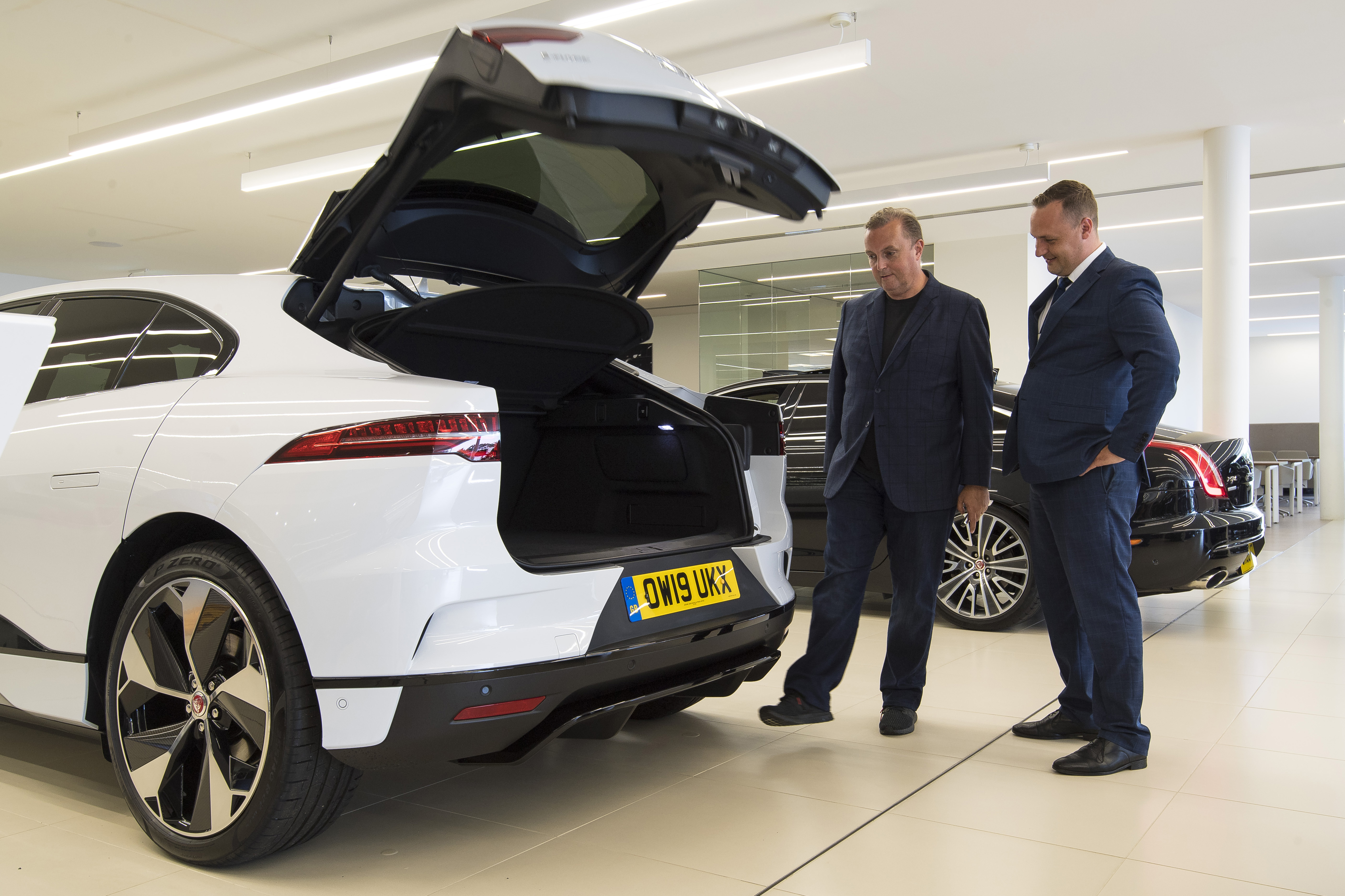 Jaguar I-Pace - boot showroom