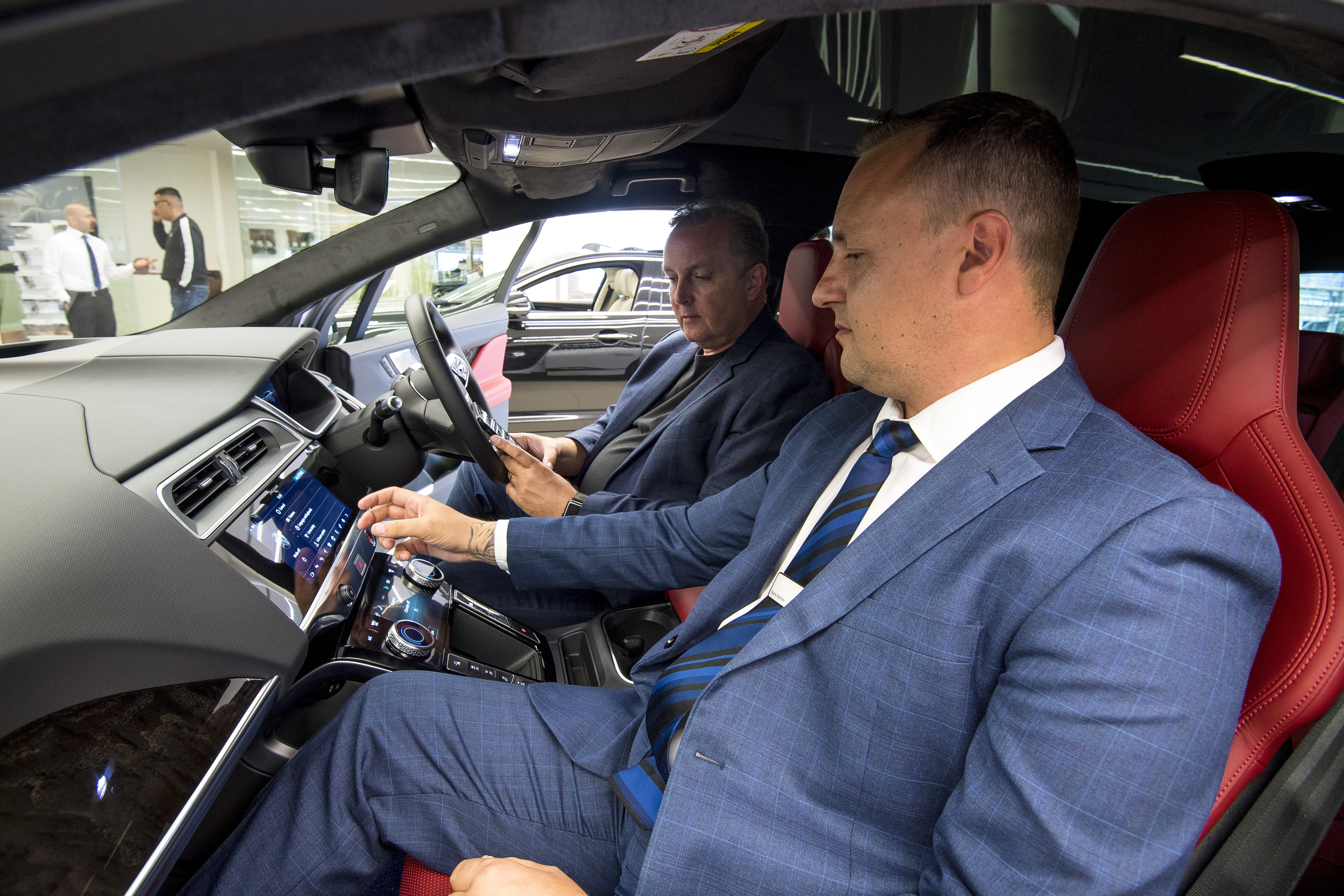 Jaguar I-Pace - interior showroom