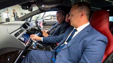 Jaguar I-Pace - interior showroom